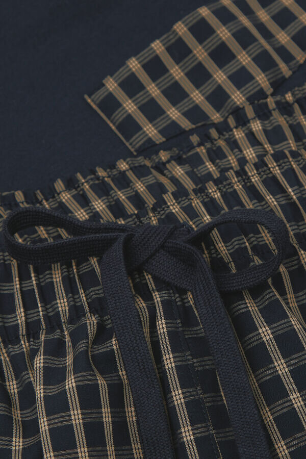 Blå och krämfärgad kort pyjamas i tyg och bomull med rutmönster Blå och krämfärgad kort pyjamas i tyg och bomull med rutmönster