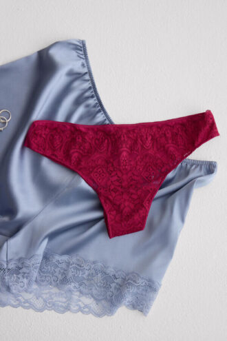 Brazilian trosa i mikrofiber och spets Brazilian trosa i mikrofiber och spets