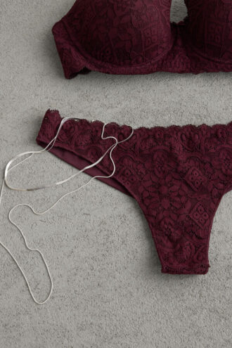 Brazilian trosor i mikrofiber och spets