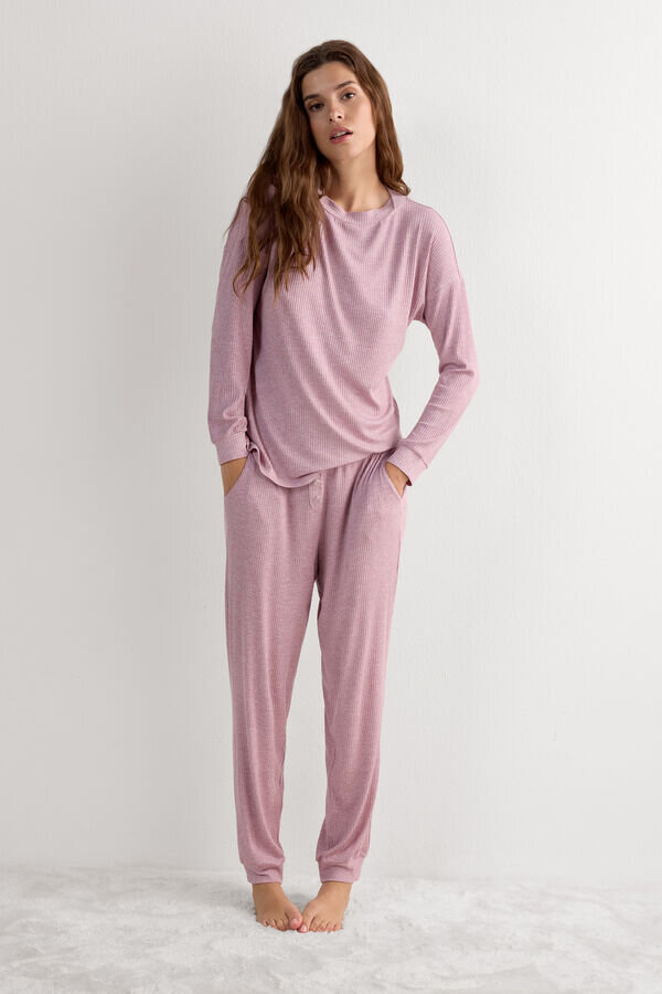 Komfortabel och elegant långärmad modal-top med båthalsringning Komfortabel och elegant långärmad modal-top med båthalsringning