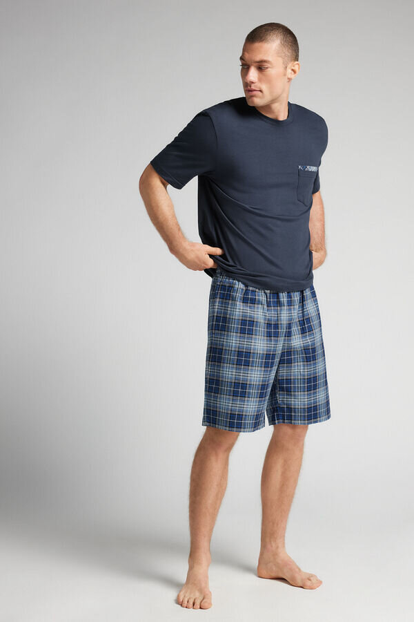 Kort pyjamas i bomullstyg med rutmönster Kort pyjamas i bomullstyg med rutmönster