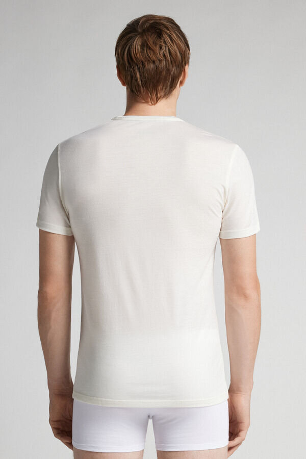 Kortärmad T-shirt i stretchig merinoull Kortärmad T-shirt i stretchig merinoull