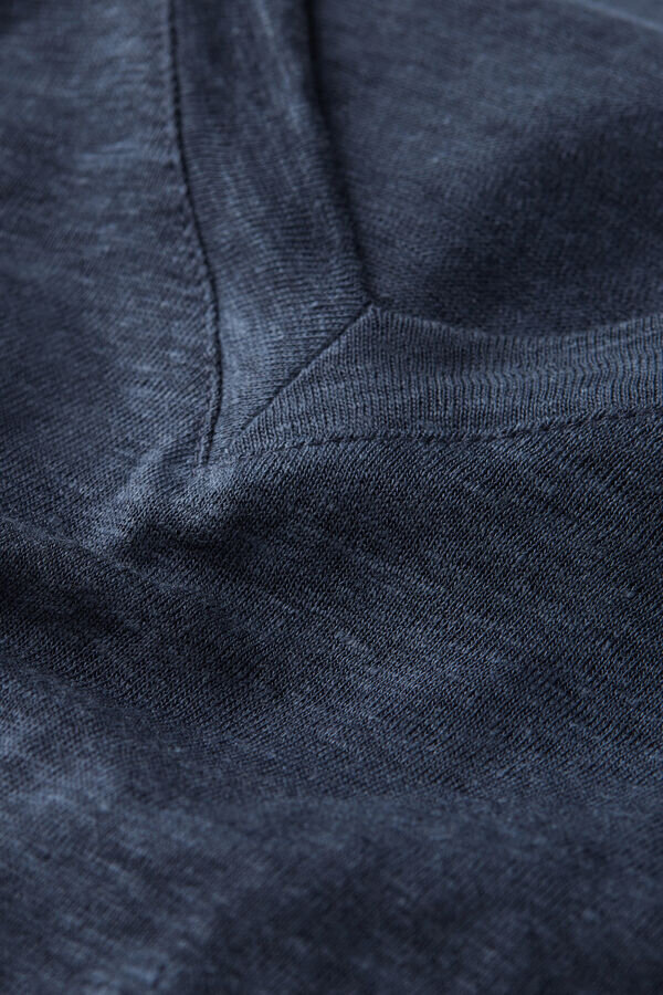 Kortärmad topp i ren linne med V-ringning Kortärmad topp i ren linne med V-ringning