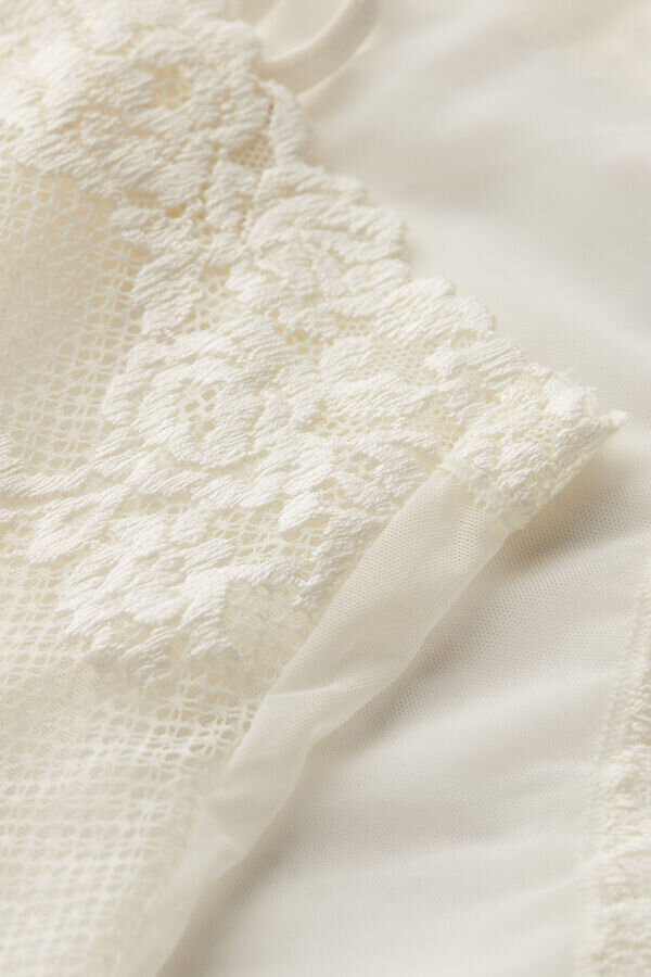 Lace Bodysuit i tyll och spets med vackra blommor Lace Bodysuit i tyll och spets med vackra blommor