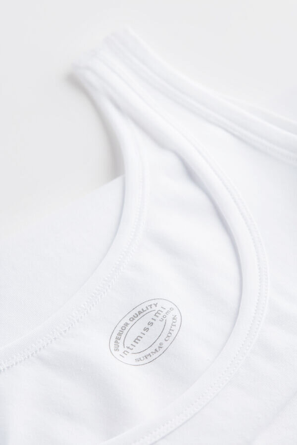 Linne med rund hals i stretchig bomull av högsta kvalitet Linne med rund hals i stretchig bomull av högsta kvalitet