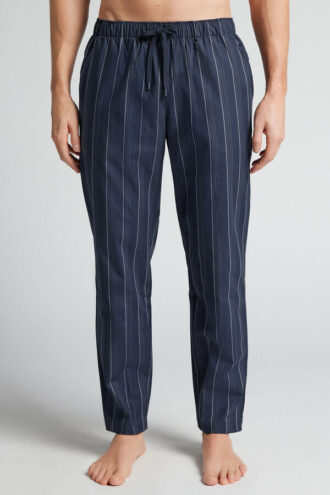 Långbyxor i blå bomullstyg med vita ränder