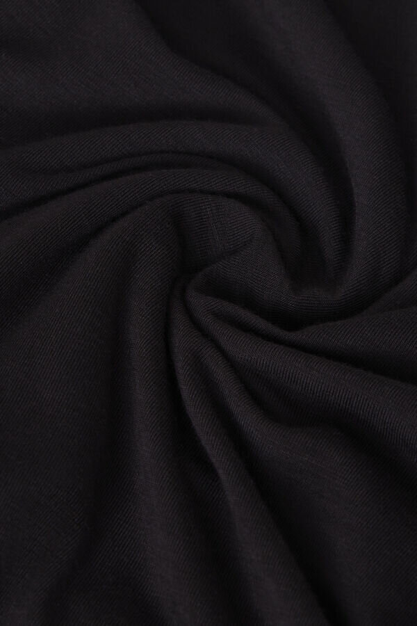 Långärmad bodysuit i fräsch bambu med djup V-ringning Långärmad bodysuit i fräsch bambu med djup V-ringning