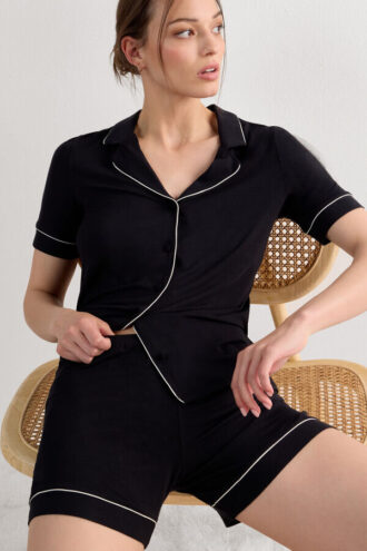 Modalshorts med kontrastkant