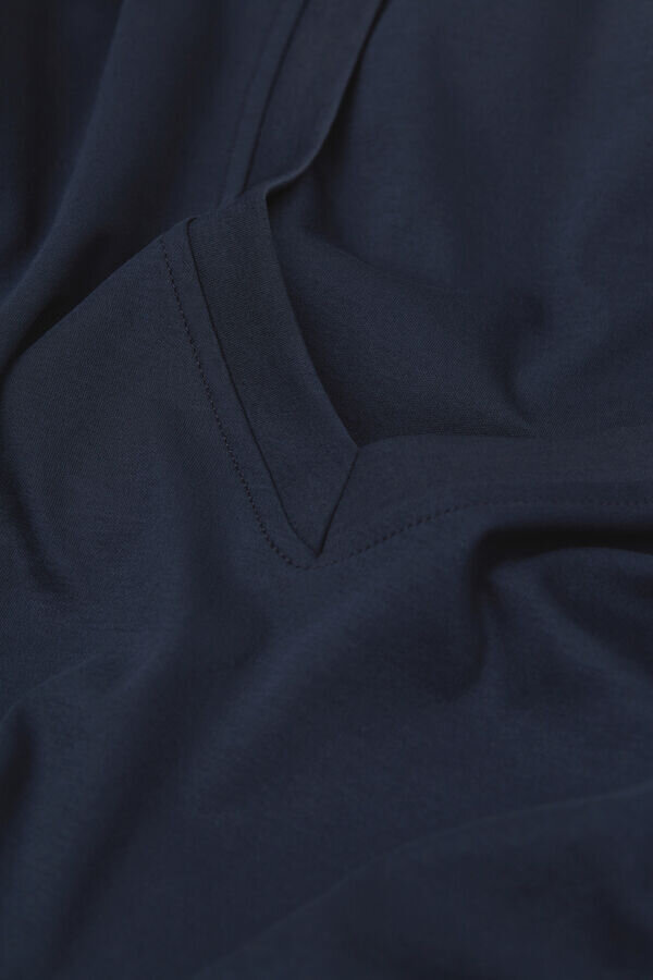 Premium-T-shirt i merceriserad bomull med V-ringning Premium-T-shirt i merceriserad bomull med V-ringning