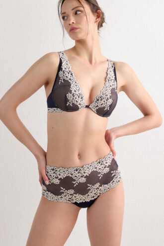 Pretty Flowers Hipster Brazilian