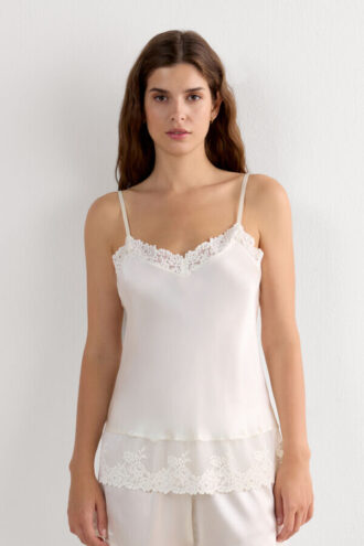 Pretty Flowers silkeslinne med tunna axelband Pretty Flowers silkeslinne med tunna axelband