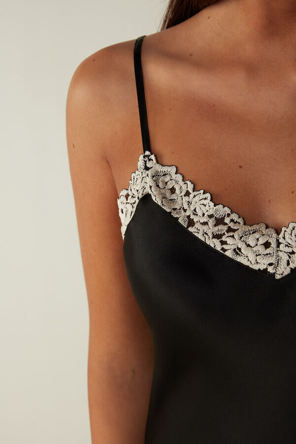 Pretty Flowers silkeslinne med tunna axelband Pretty Flowers silkeslinne med tunna axelband