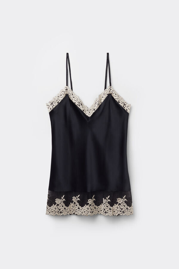 Pretty Flowers silkeslinne med tunna axelband Pretty Flowers silkeslinne med tunna axelband