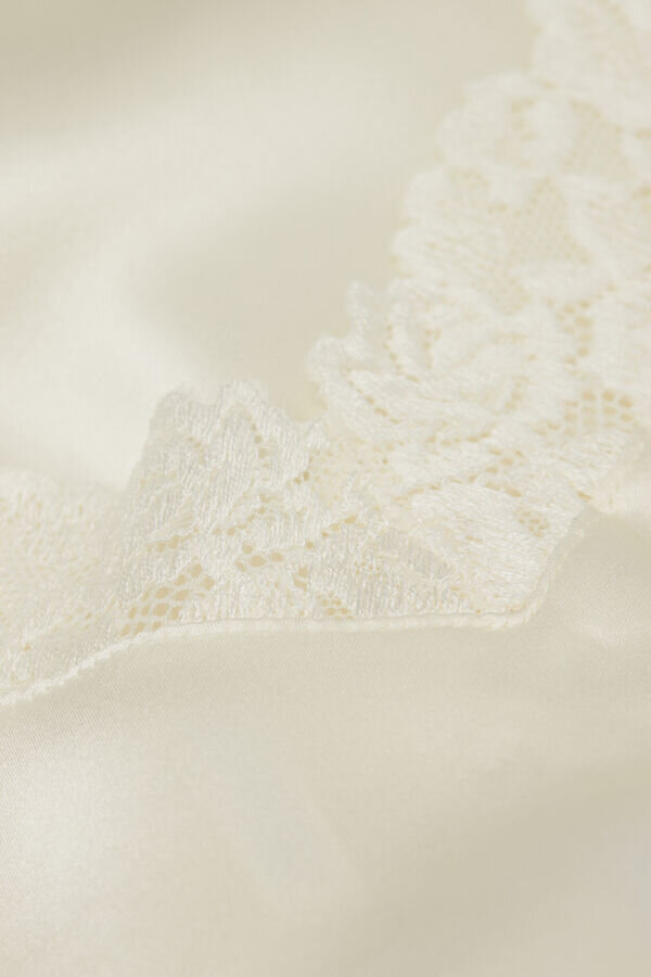 Pretty Flowers silkeslinne med tunna axelband Pretty Flowers silkeslinne med tunna axelband