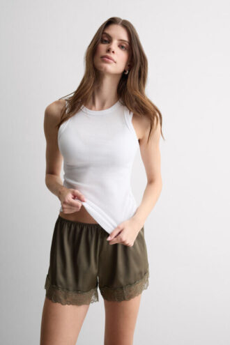 Silkeshorts med spets