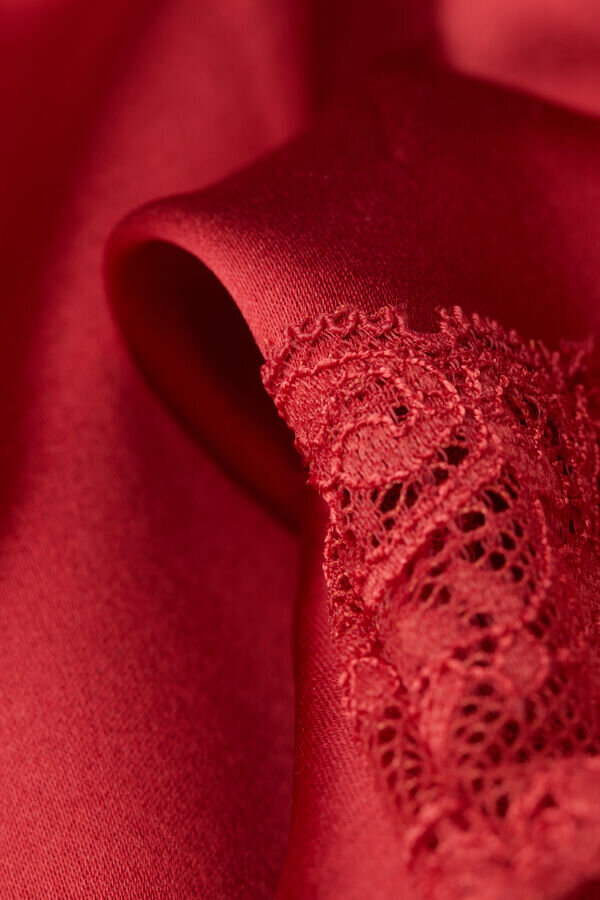 Silkeshorts med spets Silkeshorts med spets