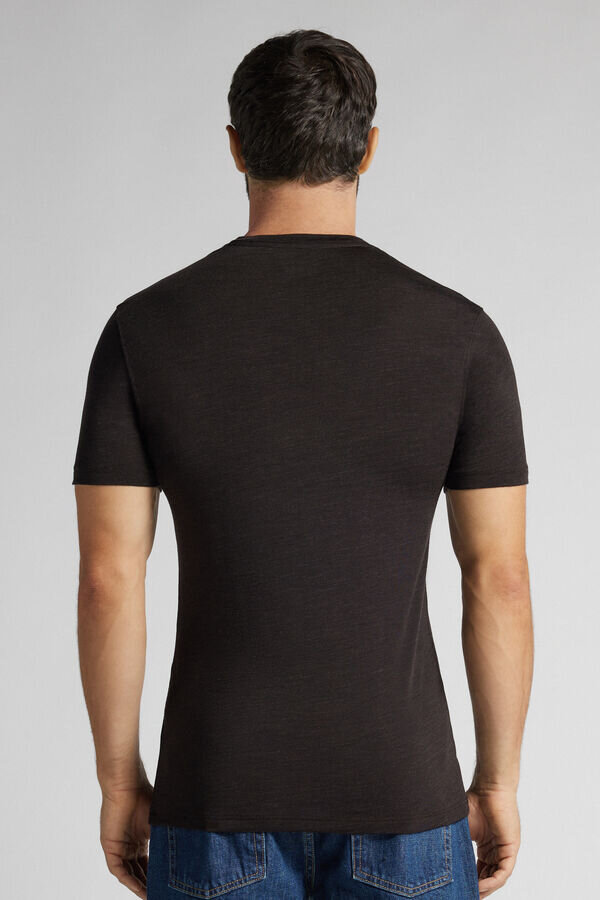 Stretchig kortärmad T-shirt i merinoull Stretchig kortärmad T-shirt i merinoull