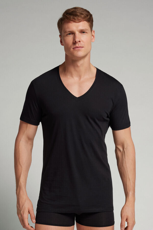 T-shirt med V-ringning i extrafin bomull av högsta kvalitet T-shirt med V-ringning i extrafin bomull av högsta kvalitet