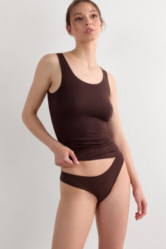 Tank top i bomull med rund hals och rå kant