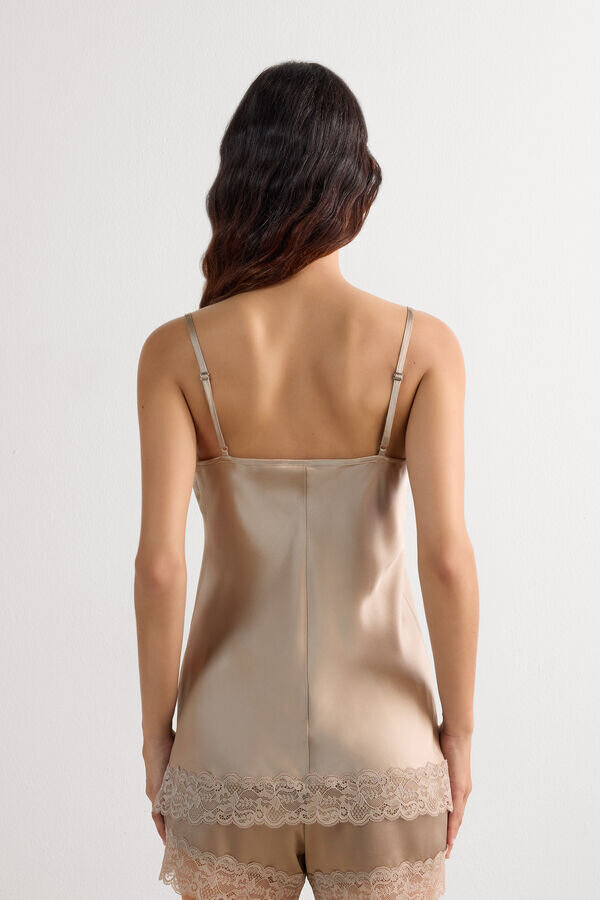 Top i spets och siden Top i spets och siden