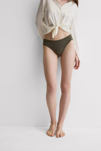 Trosor i bomull och spets