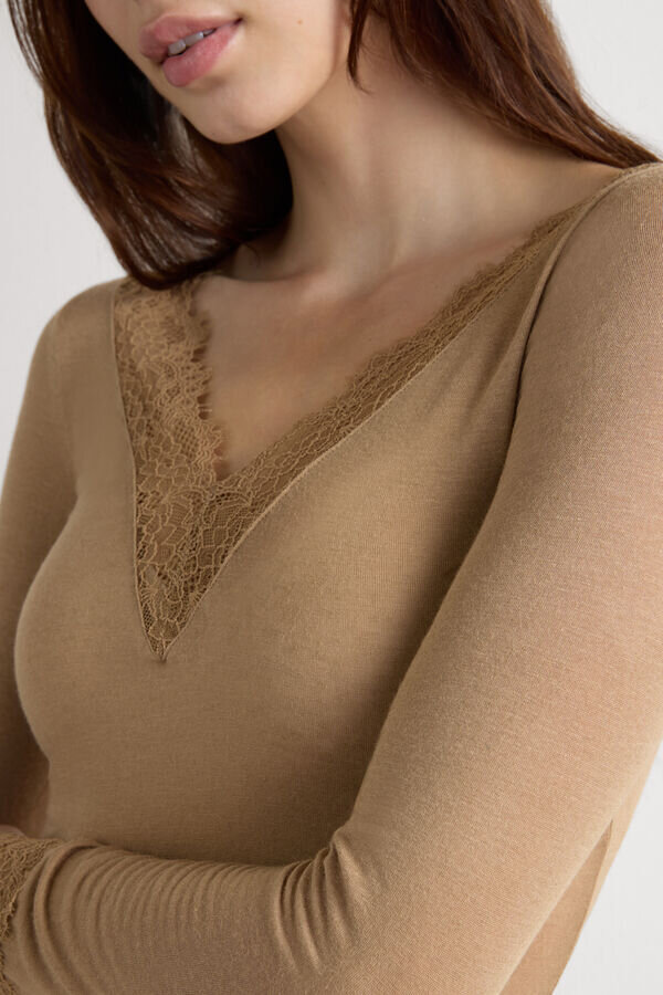 Ultralätt långärmad skjorta i kashmirspets Ultralätt långärmad skjorta i kashmirspets