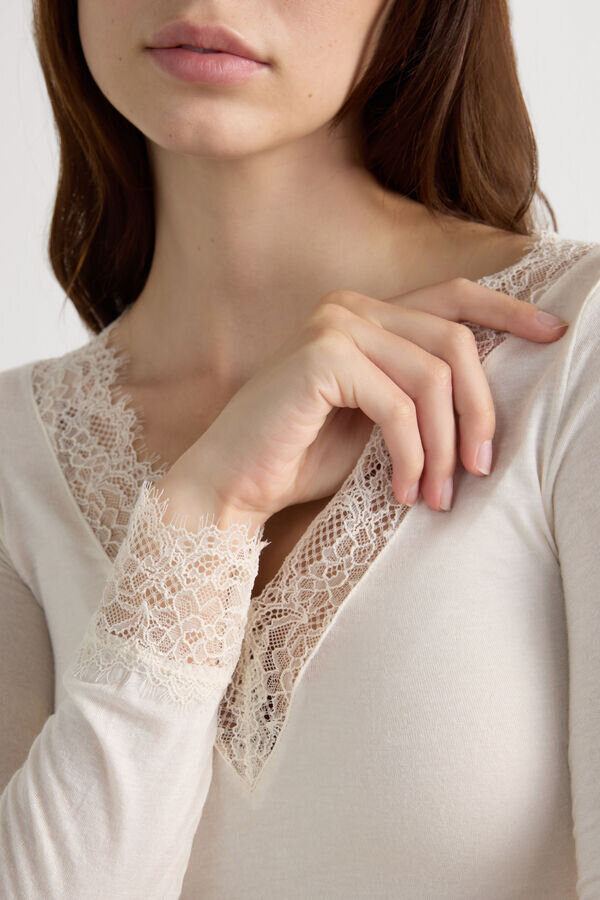 Ultralätt långärmad skjorta i kashmirspets Ultralätt långärmad skjorta i kashmirspets