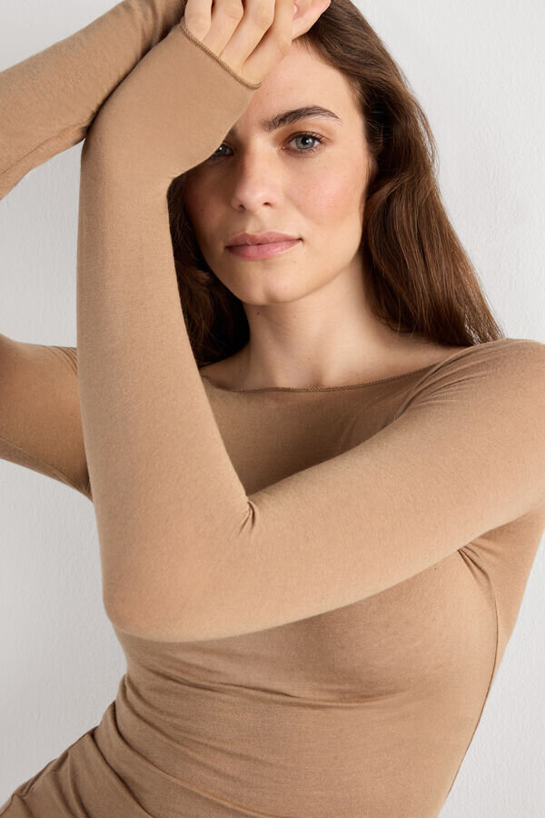 Ultralätt topp i modal och kashmir med båthals Ultralätt topp i modal och kashmir med båthals