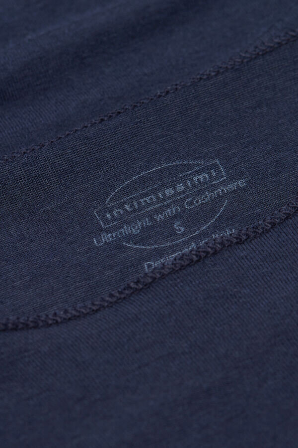 Ultralätt topp i modal och kashmir med båthals Ultralätt topp i modal och kashmir med båthals